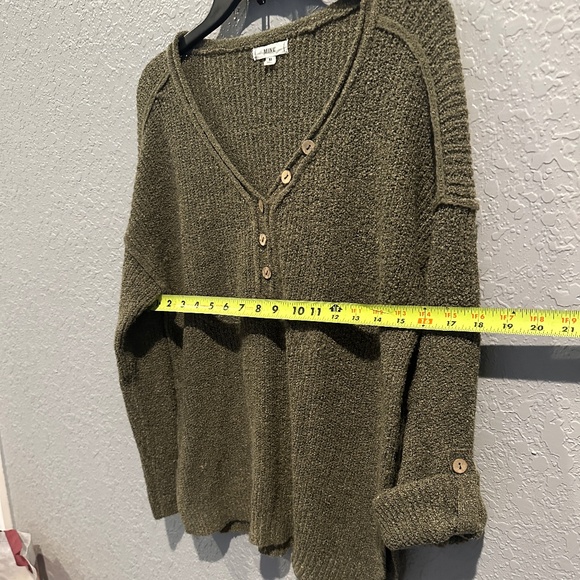 Green V Neck Sweater - Size M - Picture 6 of 7